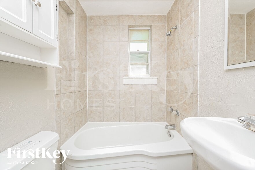 Building Photo - 7309 N Dartmouth Ave