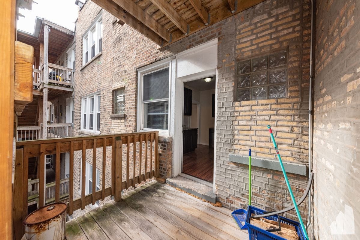 Building Photo - 3751 W Sunnyside Ave