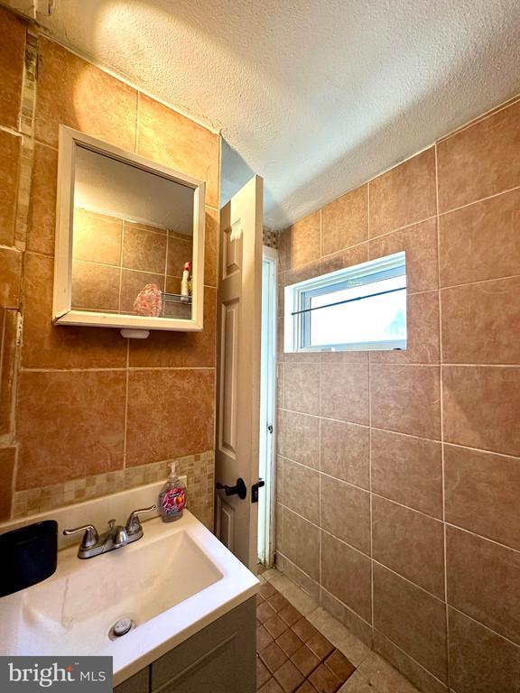 Building Photo - 1710 N Bouvier St