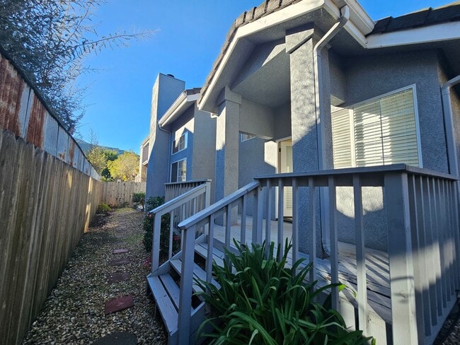 Building Photo - 231 Rosita St