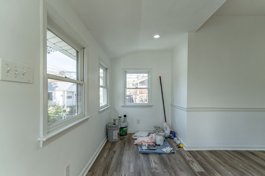 Building Photo - 2416 Sherry Rd