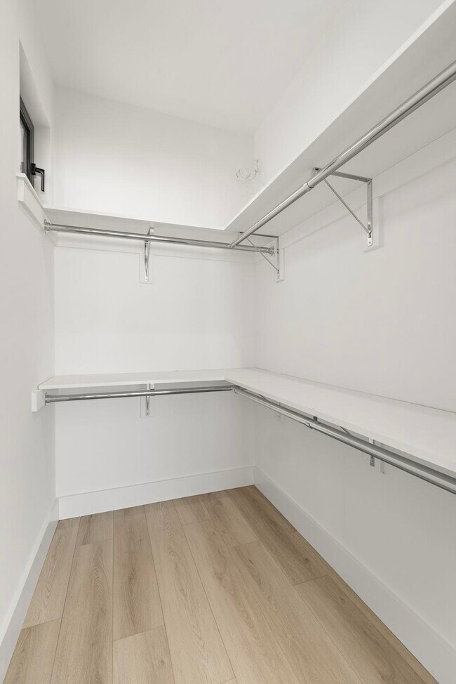Building Photo - 4525 Bergenwood Ave