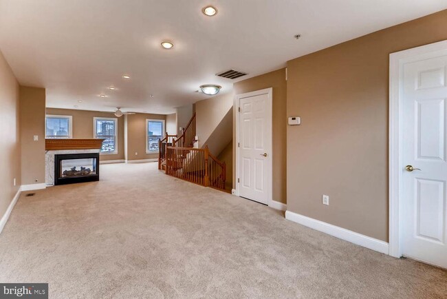 Building Photo - 1290 Harbor Island Walk