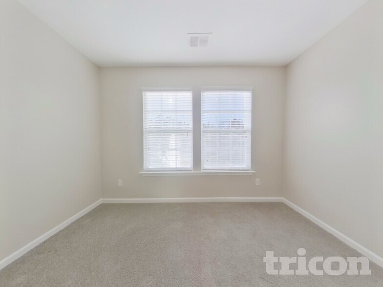 Building Photo - 377 Longfellows Ln