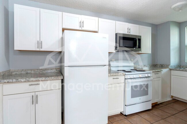 Building Photo - 1044 W 28th St