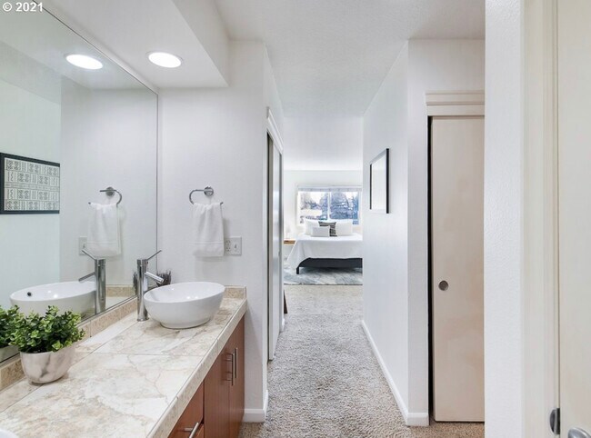 Building Photo - 6600 SE Division St