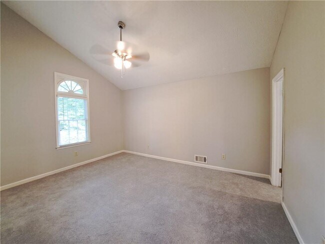 Building Photo - 844 Chandler Dr SW