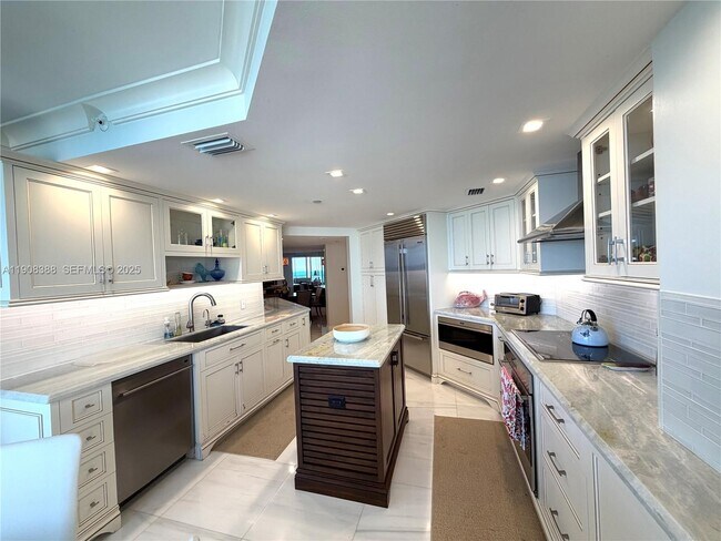 Building Photo - 5200 N Ocean Dr