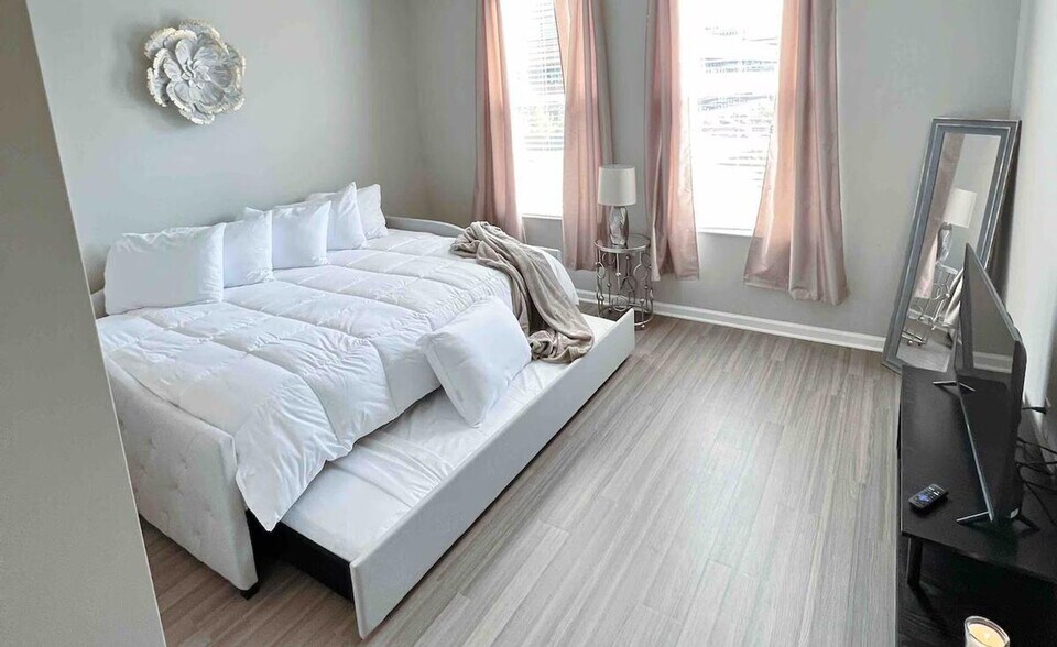 Building Photo - 12800 Corporate Hill Dr