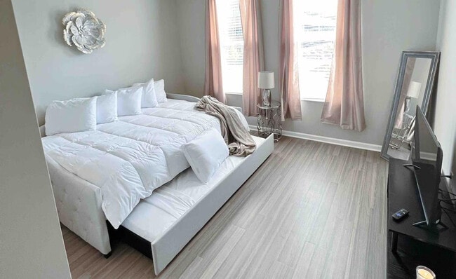 Building Photo - 12800 Corporate Hill Dr