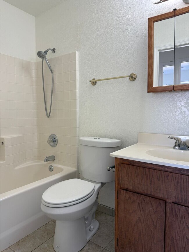 Building Photo - 5-bedroom, 3-bath home in Prescott Valley
