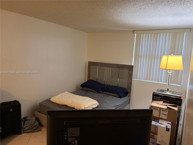Building Photo - 2771 Riverside Dr