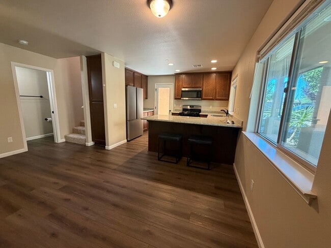 Building Photo - 1194 Velarde Cir
