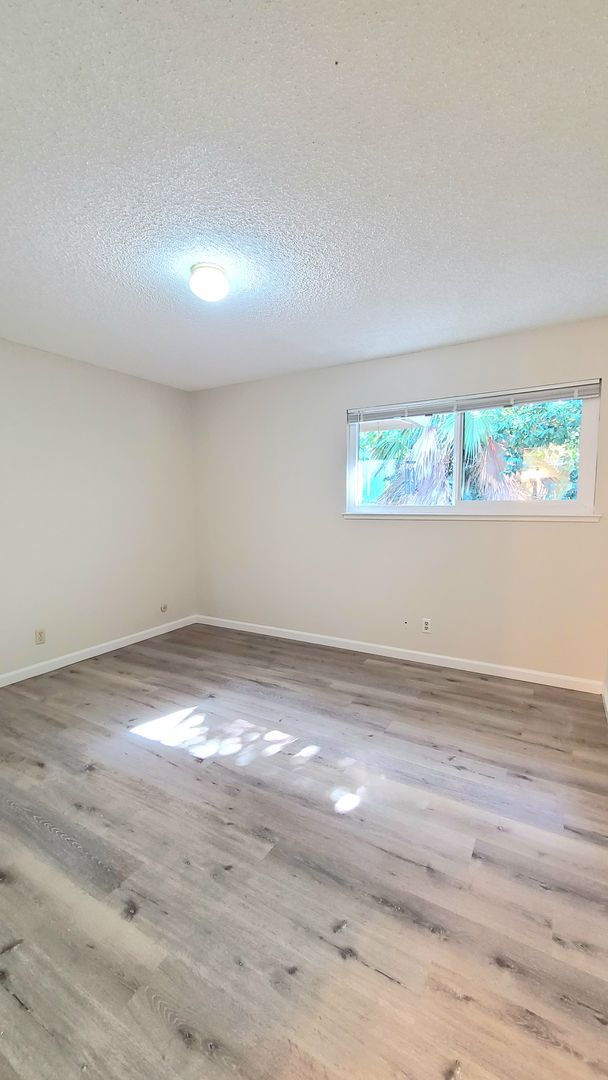 Building Photo - 2BD / 1BTH 1 STORY UNIT AVAILABLE W/ GARAGE!