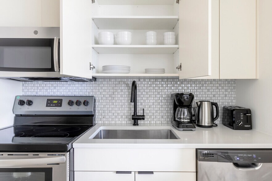 Building Photo - 21 E Chestnut St