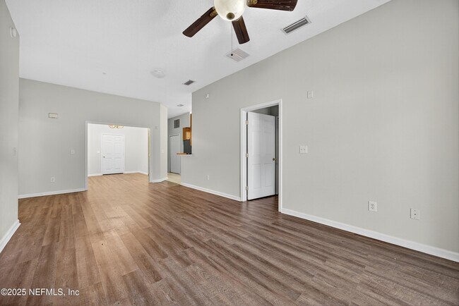 Building Photo - 7047 Deer Lodge Cir