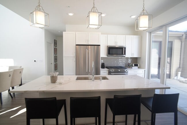 Building Photo - 11330 N Buntrock Ave