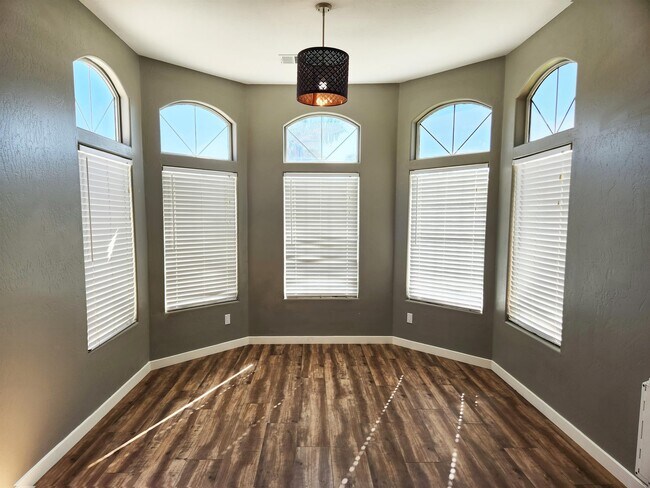 Building Photo - 8608 Hoodsport Ave