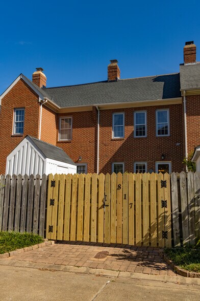 Building Photo - 817 Botetourt Gdns