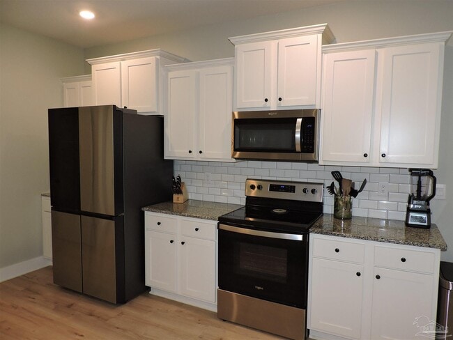 Building Photo - 10612 Davenport Lp