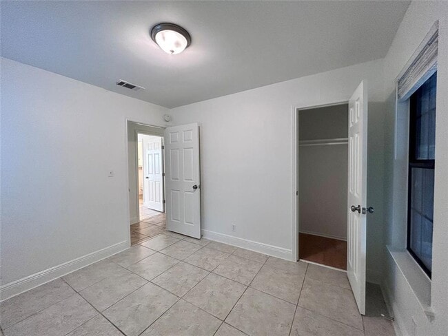 Building Photo - 6200 Palm Cir