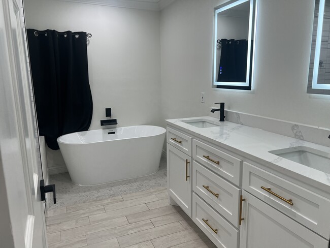 Building Photo - 5985 Rankin Dr