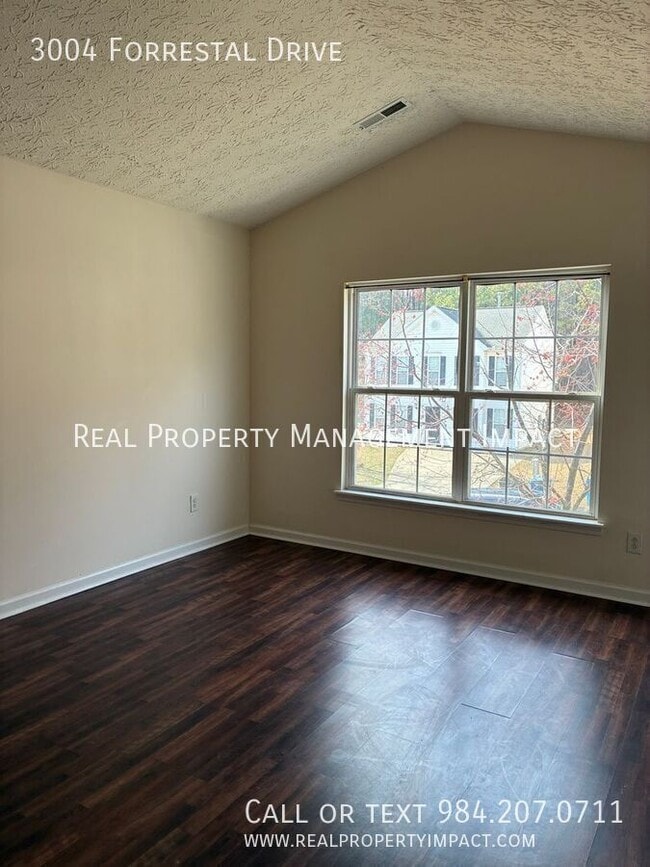 Building Photo - 3004 Forrestal Dr