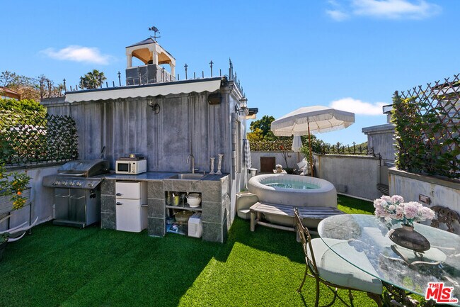 Building Photo - 2851 Seabreeze Dr