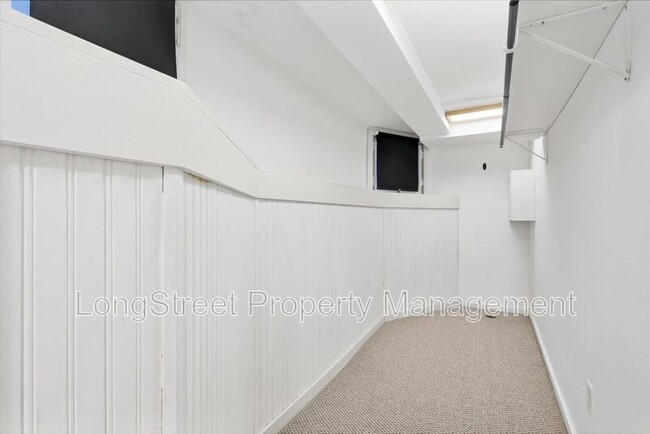 Building Photo - 2338 NW Hoyt St