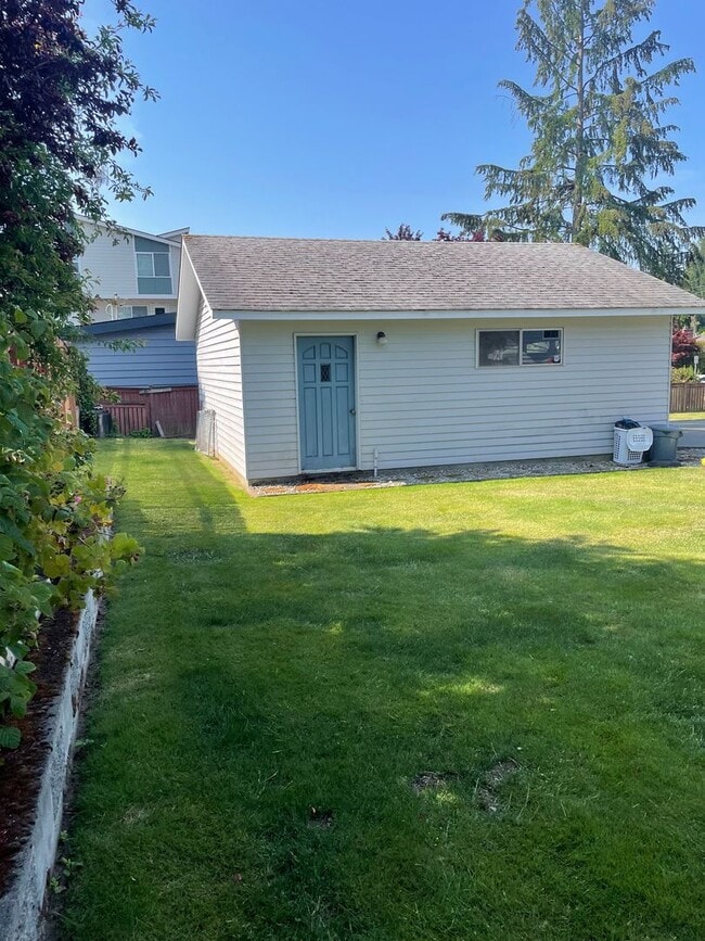 Building Photo - 2 BR/1.75 BA home in Edmonds