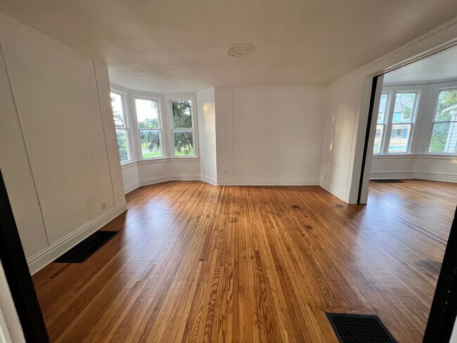 Building Photo - 3201 Fairfield Ave