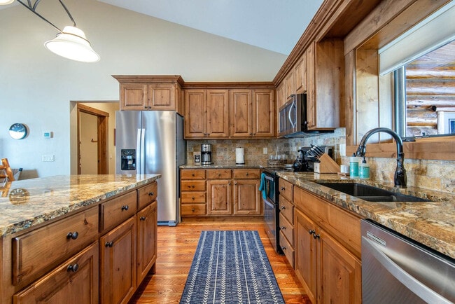 Building Photo - 1330 Larsen Ln