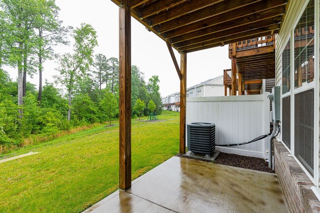 Building Photo - Gorgeous and Modern Home Available