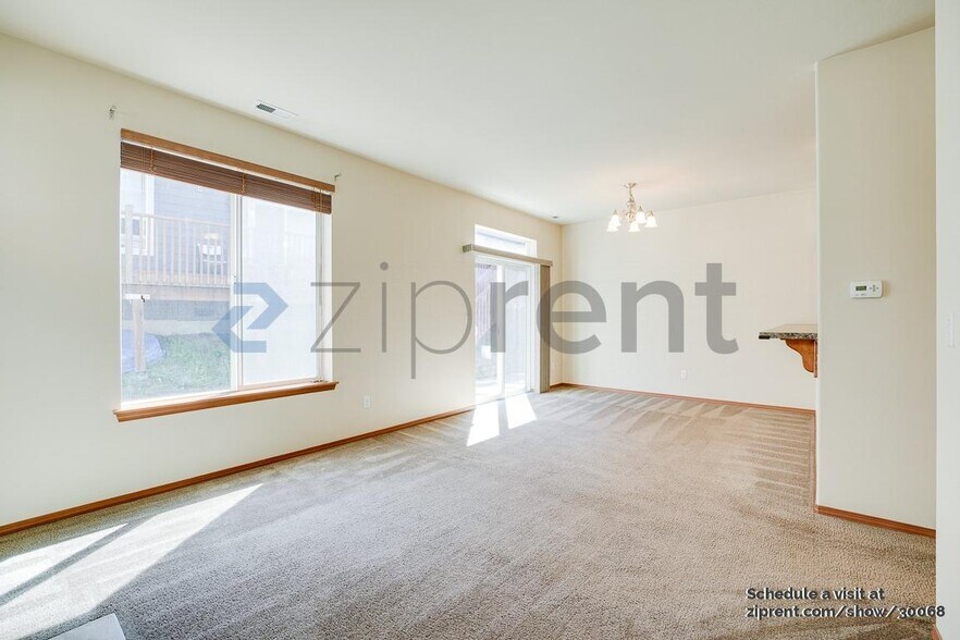 Building Photo - Unit