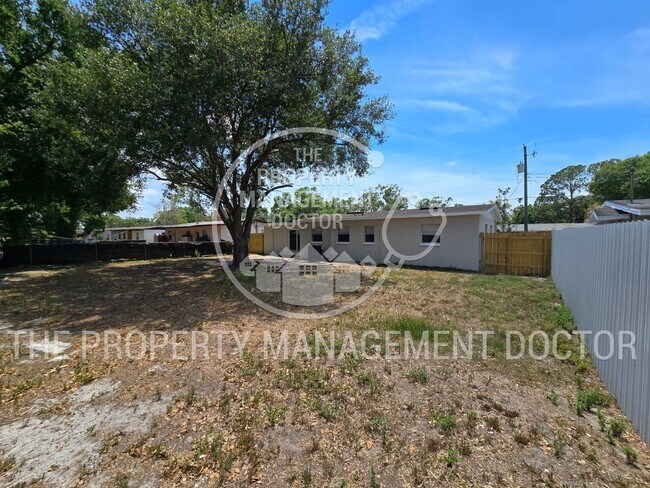 Building Photo - Spacious 4BR Tampa Home | Huge Fenced Backyard & Fresh Updates Throughout