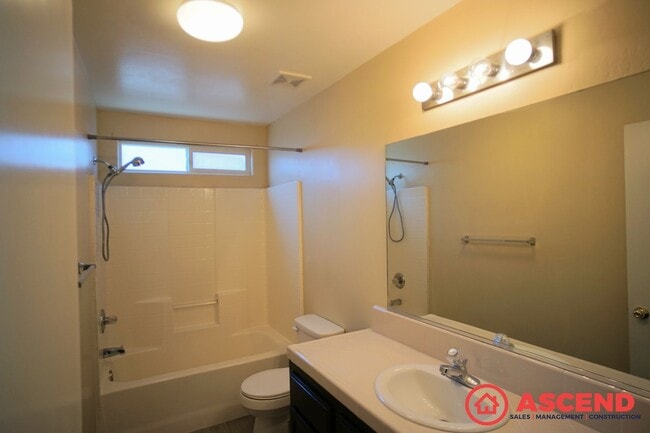 Building Photo - Wonderful Home Off Merle Haggard and N Che...