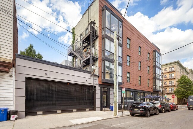 Building Photo - 500 Jefferson St