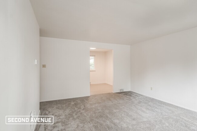 Building Photo - 716 Bittersweet Rd