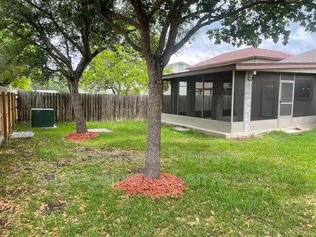 Building Photo - 8335 Bent Meadow Dr