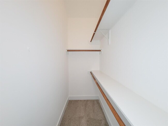 Building Photo - 3 Bed Townhome in 77003 Near Minute Maid Park + First-Floor Living