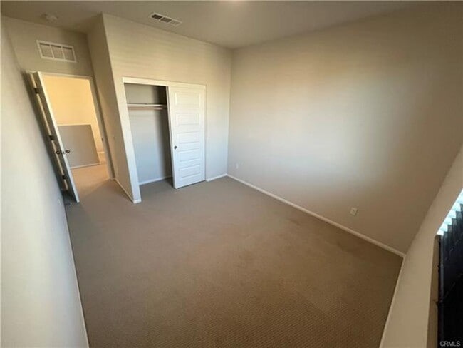 Building Photo - Spacious and beautifully appointed 5-bedroom, 3-bathroom home