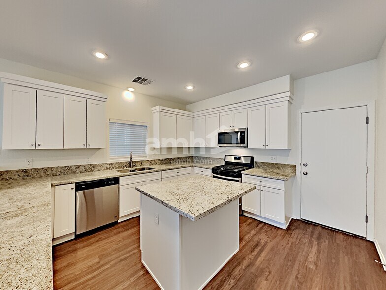 Building Photo - 10377 Calypso Cave St