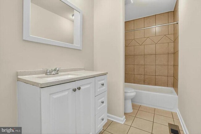 Building Photo - 814 Showell Ct