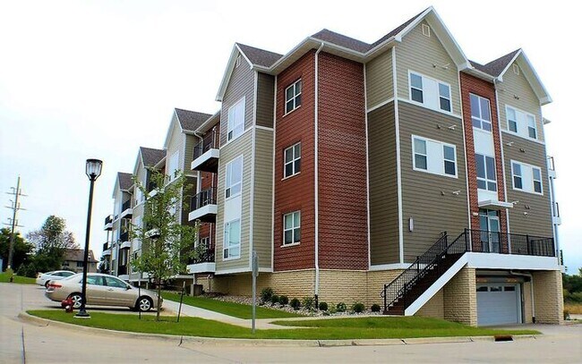 Building Photo - $1,600 | 2 Bedroom, 2 Bathroom Condo | Pet Friendly* | Sublease | Available for May 1st, 2026 Mov...