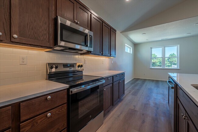 Building Photo - 761 Spyglass