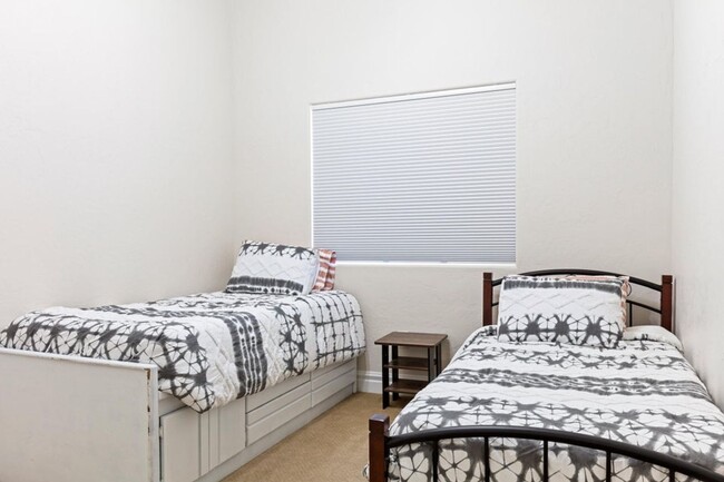 Building Photo - Bella Terrazza FURNISHED CONDO  --  Golf C...