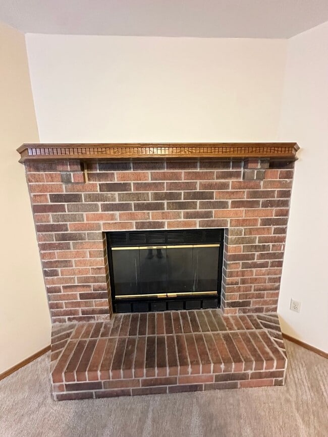 Building Photo - Charming 3 Bedroom Brick Home with Fenced Backyard