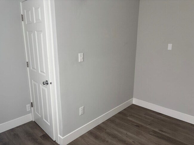 Building Photo - 1427 Wall St