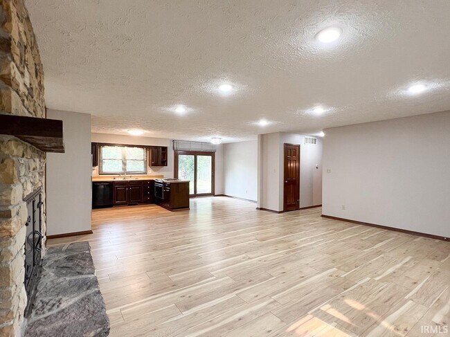 Building Photo - 1633 Greenfield Ct