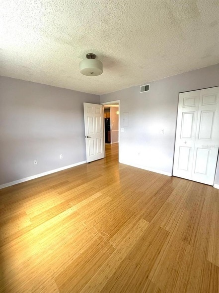 Building Photo - 308 Lake Parsons Green